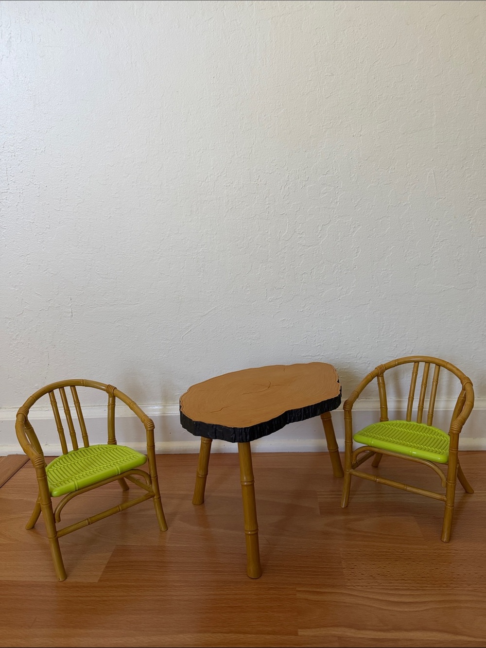 American Girl - Lea Hut - Table & 2 chairs